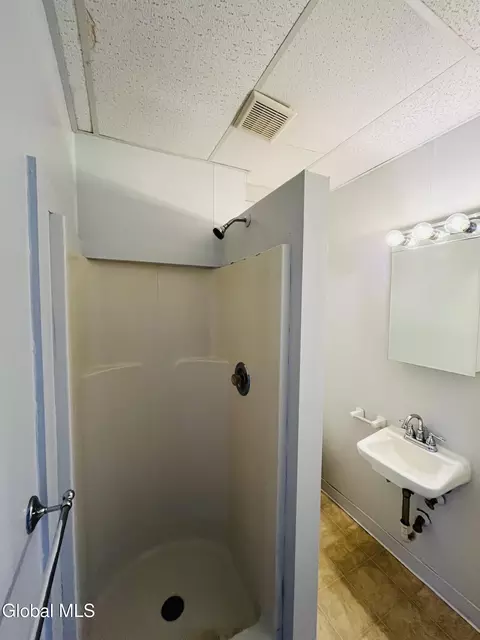 Bath - 838 12 Union St, Schenectady, NY 12308 photo 5 of 7