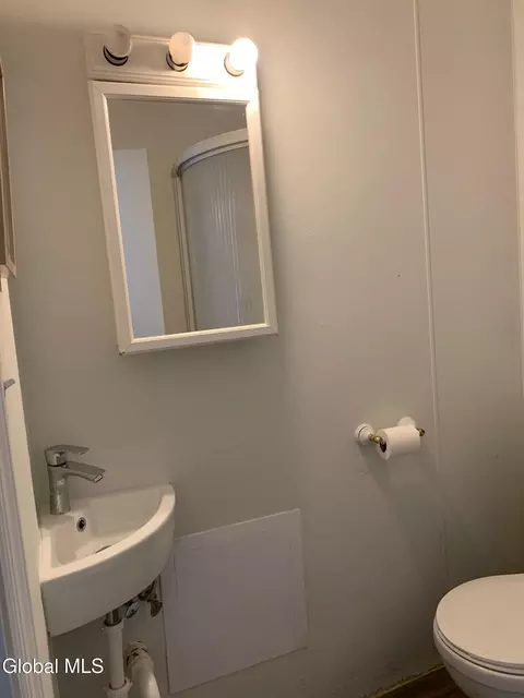 Bath - 838 12 Union St, Schenectady, NY 12308 photo 2 of 7