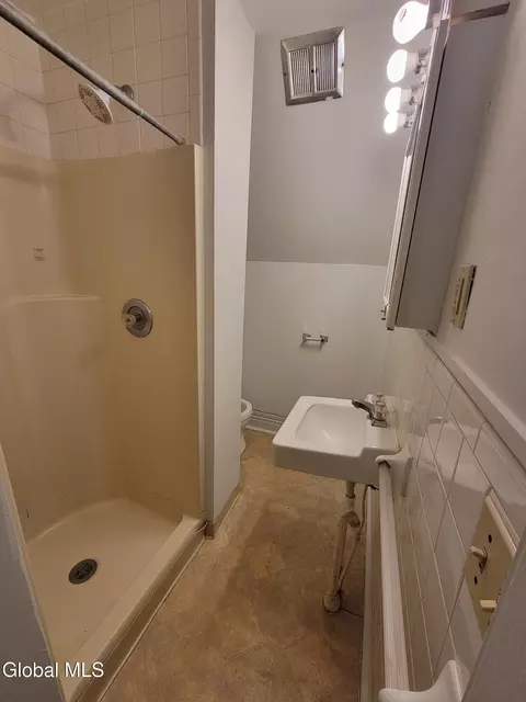 Bath - 838 12 Union St, Schenectady, NY 12308 photo 7 of 7