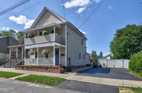 31 Ash St, Saratoga Springs, NY 12866