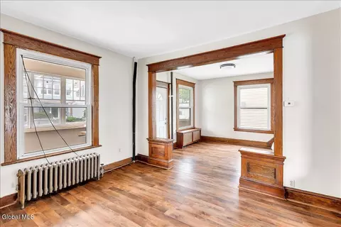 Living - 37 Chiswell St, Schenectady, NY 12304 photo 2 of 5