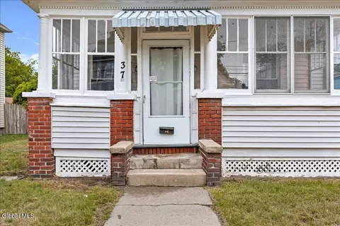 Exterior - 37 Chiswell St, Schenectady, NY 12304 photo 4 of 6