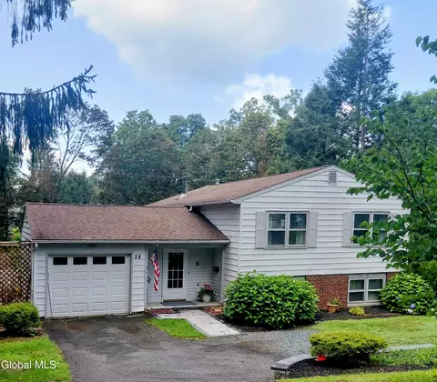 28 Tamarack Ln, East Greenbush, NY 12061