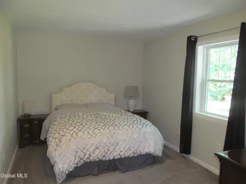 Bedroom - 18 Valleyview Ave, Schenectady, NY 12306 photo 2 of 4
