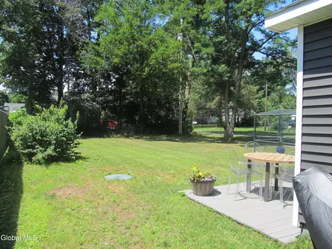 Exterior - 18 Valleyview Ave, Schenectady, NY 12306 photo 3 of 5