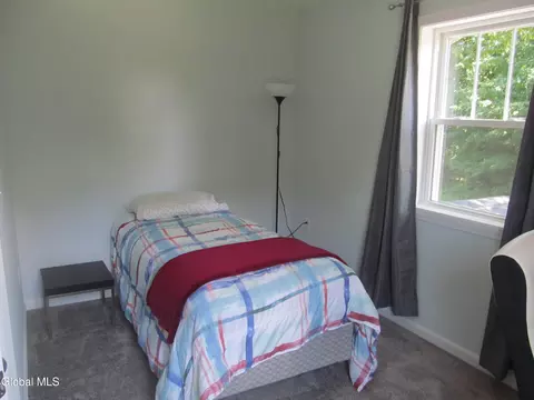 Bedroom - 18 Valleyview Ave, Schenectady, NY 12306 photo 4 of 4
