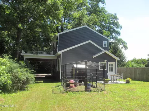 Exterior - 18 Valleyview Ave, Schenectady, NY 12306 photo 4 of 5