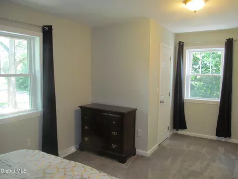 Bedroom - 18 Valleyview Ave, Schenectady, NY 12306 photo 3 of 4