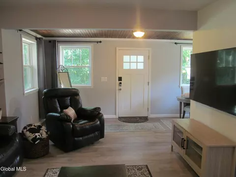Entry Way - 18 Valleyview Ave, Schenectady, NY 12306 photo 1 of 1