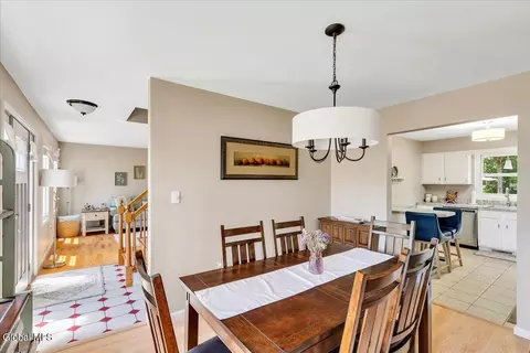 Dining - 11 Brinker Cir, Glenmont, NY 12077 photo 2 of 4