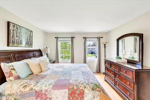 Bedroom - 11 Brinker Cir, Glenmont, NY 12077 photo 2 of 5