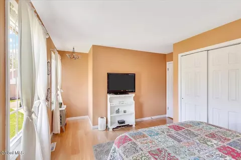 Bedroom - 11 Brinker Cir, Glenmont, NY 12077 photo 6 of 7