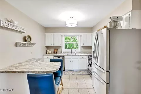 Kitchen - 11 Brinker Cir, Glenmont, NY 12077 photo 1 of 5