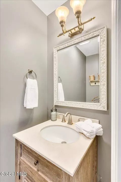 Bath - 11 Brinker Cir, Glenmont, NY 12077 photo 1 of 6