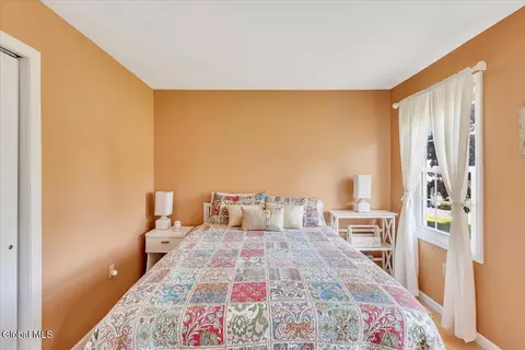 Bedroom - 11 Brinker Cir, Glenmont, NY 12077 photo 5 of 7