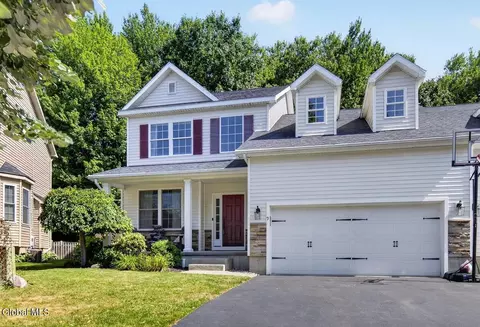 9 Matchwood Ln, Ballston Lake, NY 12019