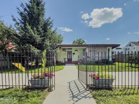 306 16th St, Watervliet, NY 12189