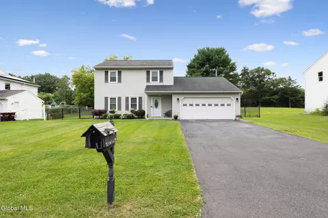 29 Meadowbrook Rd, Watervliet, NY 12189