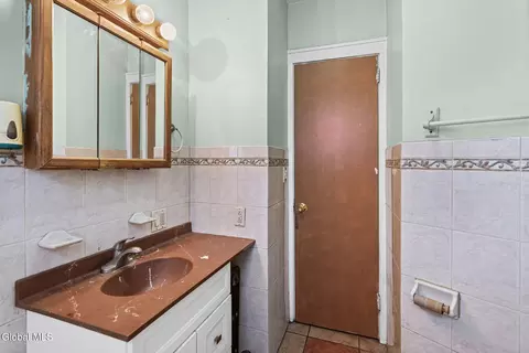 Bath - 418 Charles St, Scotia, NY 12302 photo 1 of 2