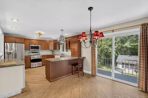 Kitchen - 901 Londonderry Ct, Schenectady, NY 12309 photo 8 of 8