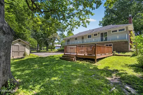 Exterior - 901 Londonderry Ct, Schenectady, NY 12309 photo 5 of 10