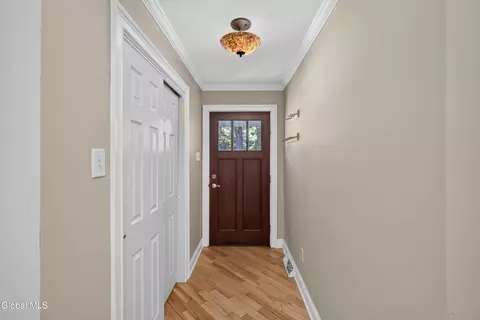 Entry Way - 901 Londonderry Ct, Schenectady, NY 12309 photo 1 of 2