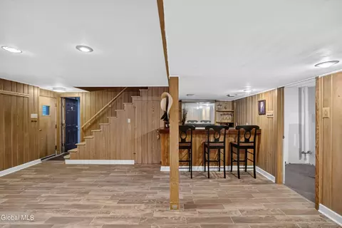Entry Way - 901 Londonderry Ct, Schenectady, NY 12309 photo 2 of 2