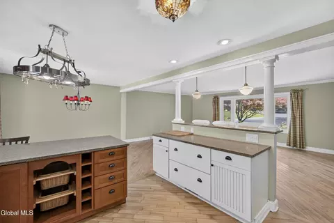 Kitchen - 901 Londonderry Ct, Schenectady, NY 12309 photo 1 of 8