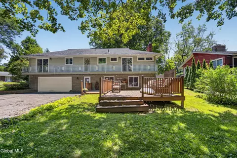 Exterior - 901 Londonderry Ct, Schenectady, NY 12309 photo 4 of 10