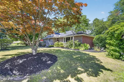 Exterior - 901 Londonderry Ct, Schenectady, NY 12309 photo 9 of 10