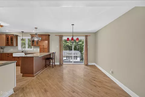 Dining - 901 Londonderry Ct, Schenectady, NY 12309 photo 2 of 3