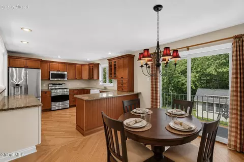 Dining - 901 Londonderry Ct, Schenectady, NY 12309 photo 3 of 3