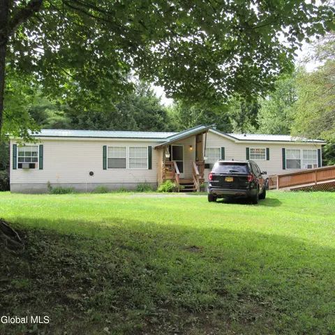 75 Military Rd, Edinburg, NY 12134