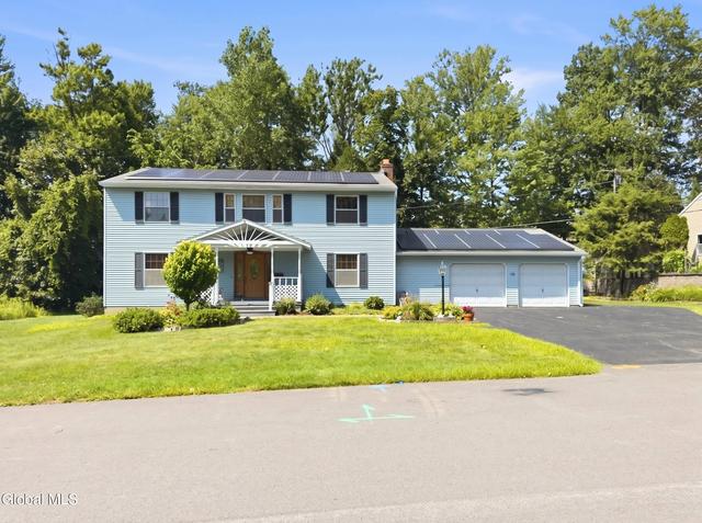 40 Brookwood Dr, Latham, NY 12110