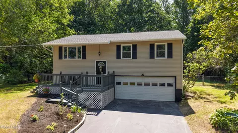 17 Red Coach Trl, Ballston Spa, NY 12020