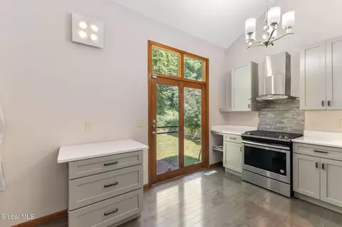 Kitchen - 214 Walnut Ln, Slingerlands, NY 12159 photo 3 of 5