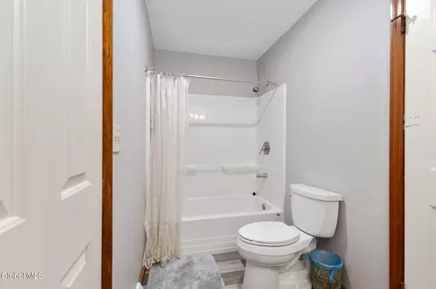 Bath - 214 Walnut Ln, Slingerlands, NY 12159 photo 4 of 4