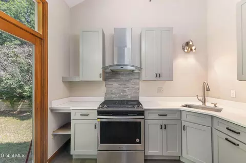 Kitchen - 214 Walnut Ln, Slingerlands, NY 12159 photo 2 of 5