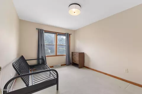 Bedroom - 214 Walnut Ln, Slingerlands, NY 12159 photo 2 of 3