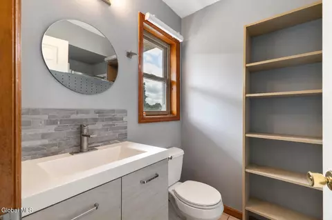 Bath - 214 Walnut Ln, Slingerlands, NY 12159 photo 1 of 4
