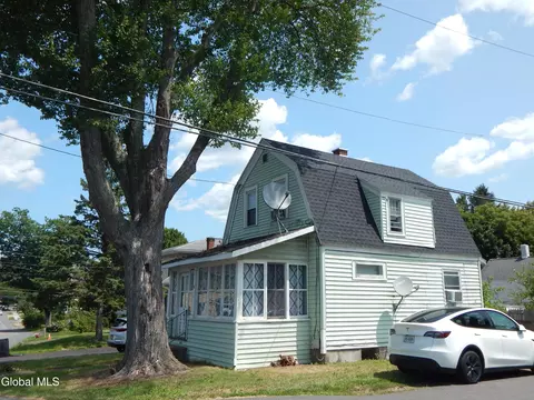 27 Homestead St, Albany, NY 12203