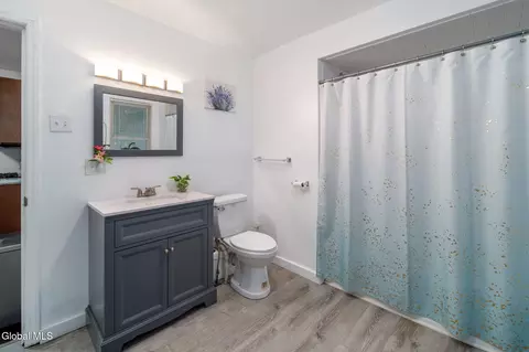 Bath - 833 Harrison Ave, Schenectady, NY 12306 photo 2 of 5