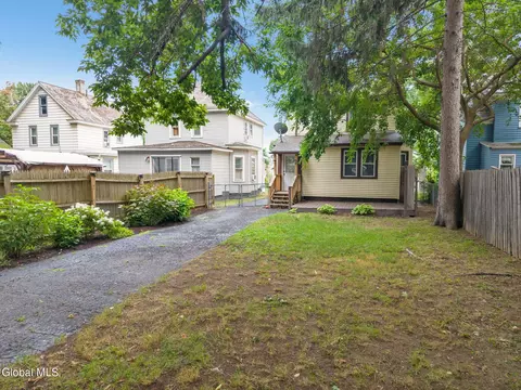 Exterior - 833 Harrison Ave, Schenectady, NY 12306 photo 11 of 13