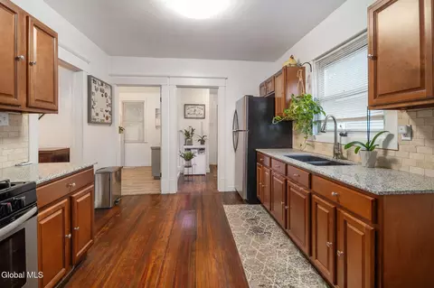 Entry Way - 833 Harrison Ave, Schenectady, NY 12306 photo 2 of 4