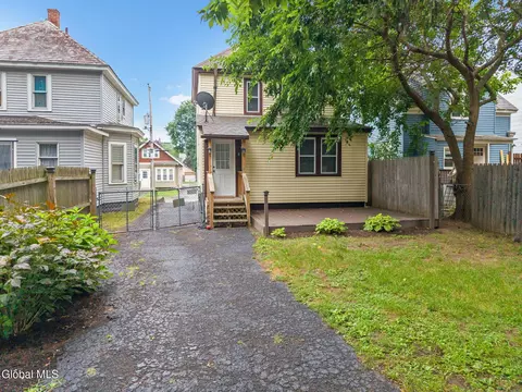 Exterior - 833 Harrison Ave, Schenectady, NY 12306 photo 10 of 13