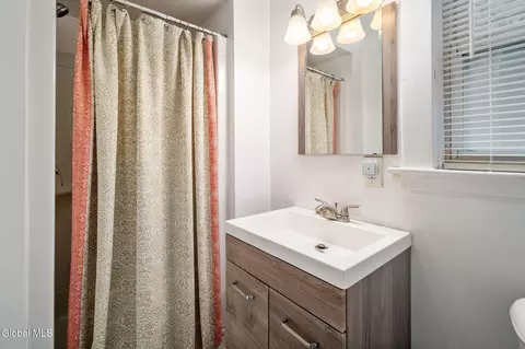 Bath - 833 Harrison Ave, Schenectady, NY 12306 photo 5 of 5
