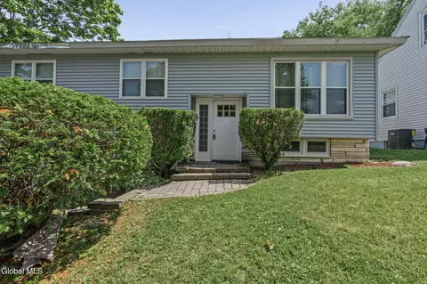 25 Edgecomb St, Albany, NY 12209