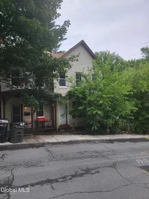 19 Defreest Ave, Troy, NY 12180