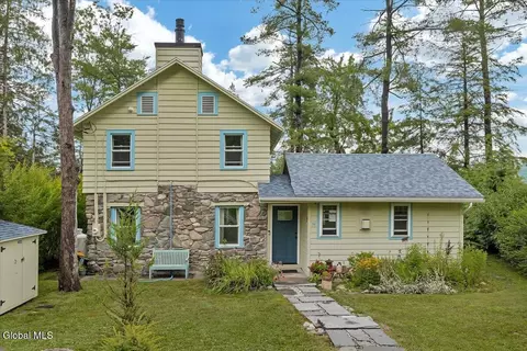 26 Stone Camp Way, Averill Park, NY 12018