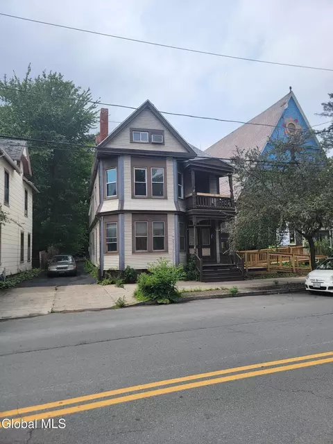 3357 6th Ave, Troy, NY 12180